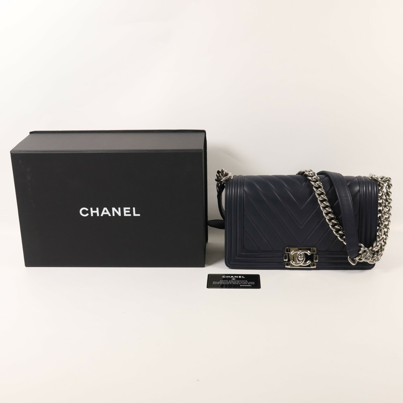 CHANEL 牛皮皮革Boy 20銀扣鏈帶肩背袋-9