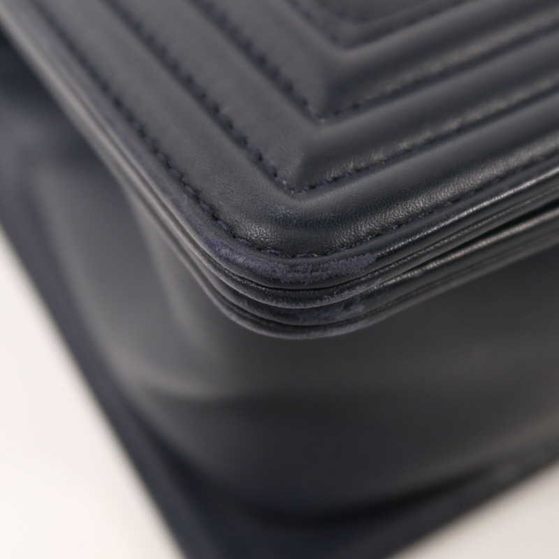 CHANEL 牛皮皮革Boy 20銀扣鏈帶肩背袋-11