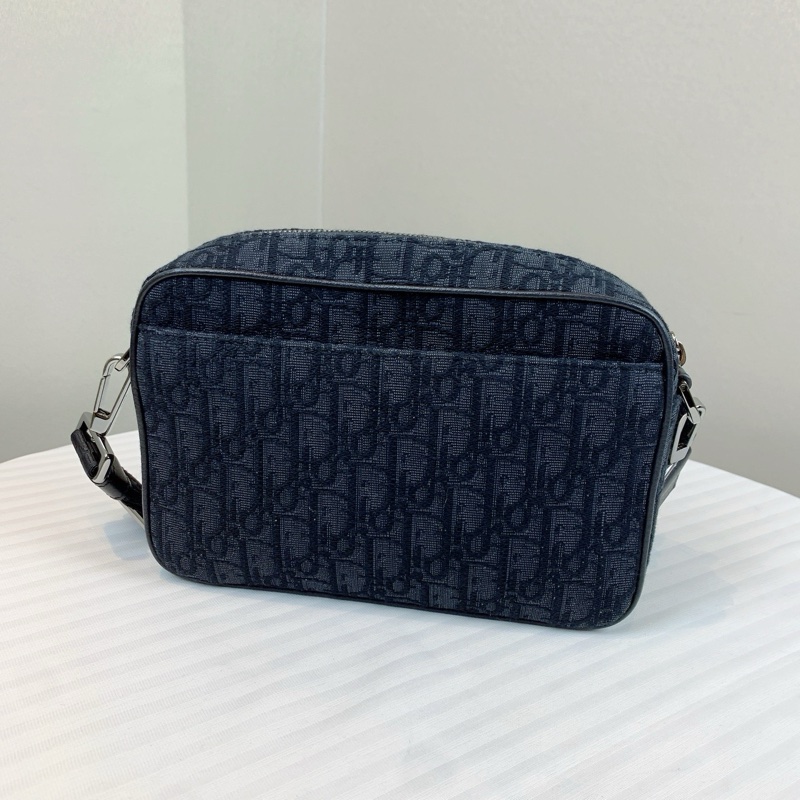 Dior黑色型格刺繡男裝包包 輕鬆日常配搭，簡單型格 尺寸：23*6*15 配件：收據-2