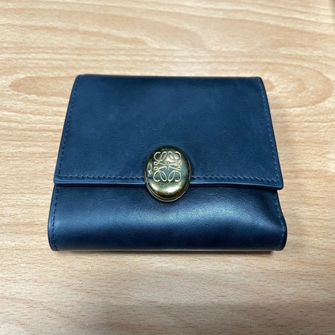 LOEWE Anagram Pebble三折直立短夾 黑/金釦  二手