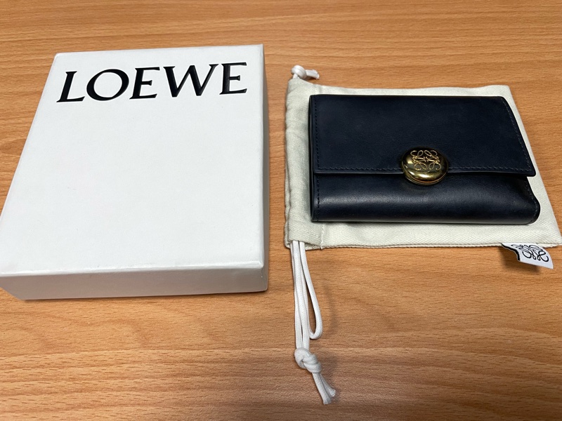 LOEWE Anagram Pebble三折直立短夾 黑/金釦  二手-1