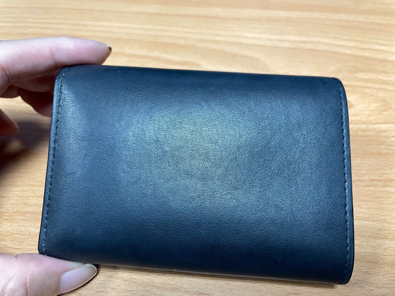 LOEWE Anagram Pebble三折直立短夾 黑/金釦  二手-8