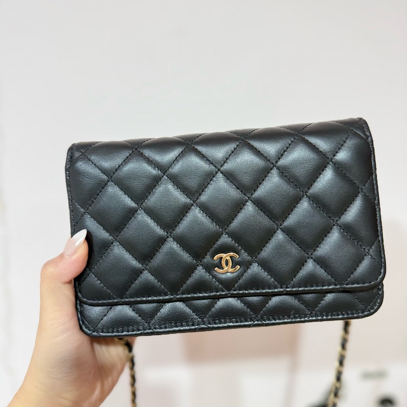 香奈兒黑色金釦WOC-9