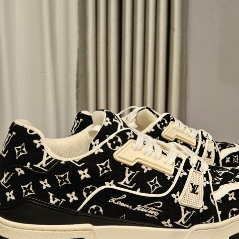 LV 植絨老花 Trainer 黑色運動鞋