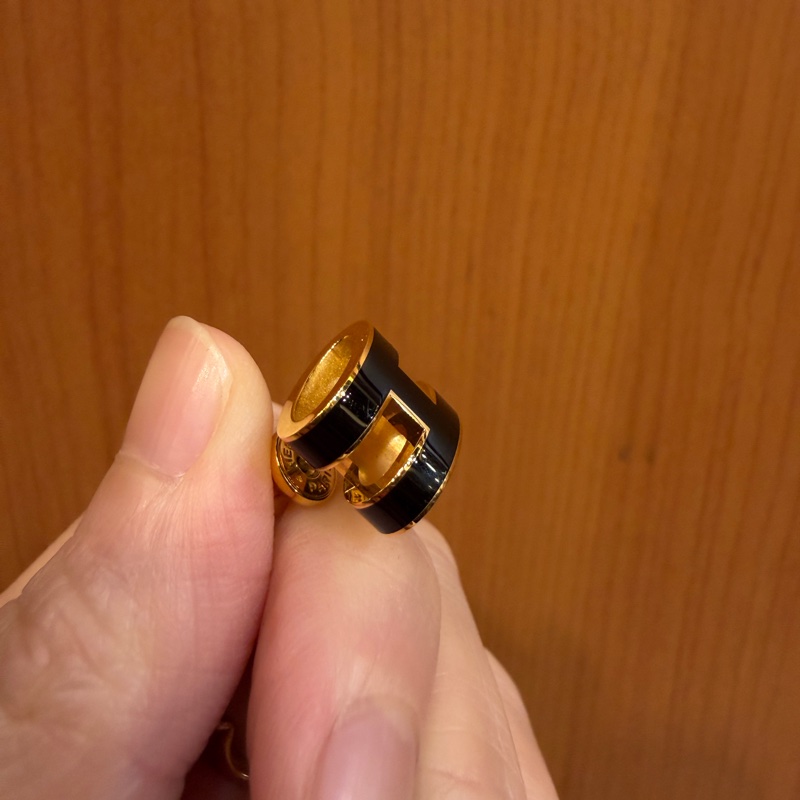 Hermes 黑琺瑯金色簍空H耳環-4