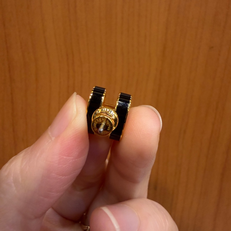 Hermes 黑琺瑯金色簍空H耳環-11