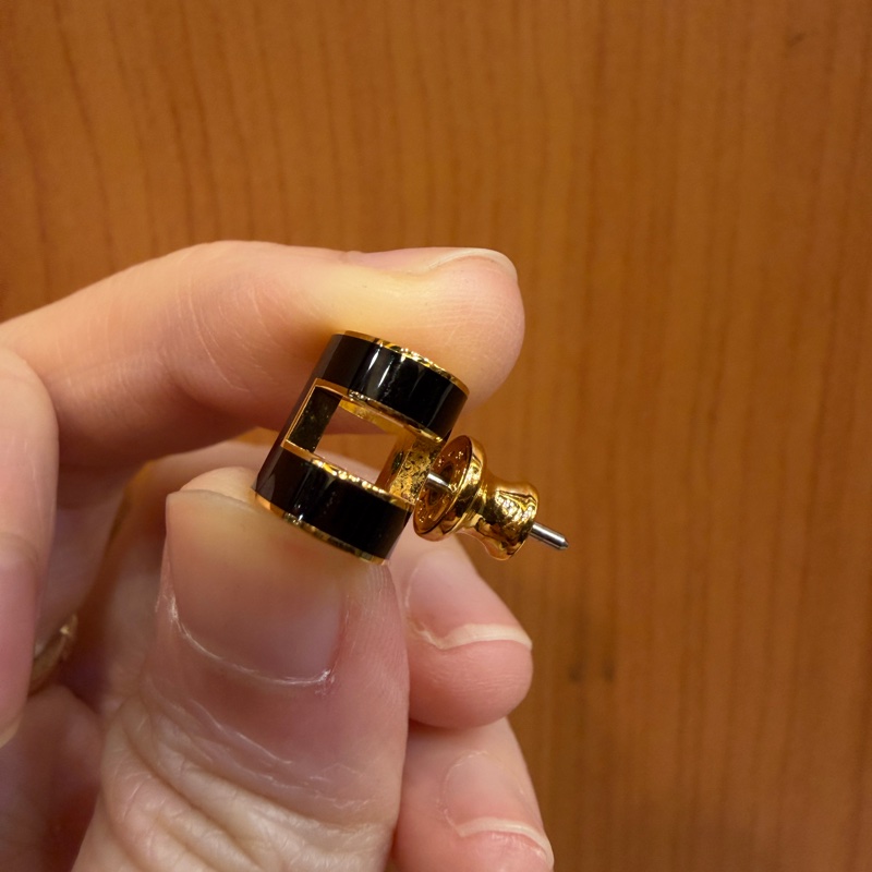 Hermes 黑琺瑯金色簍空H耳環-12