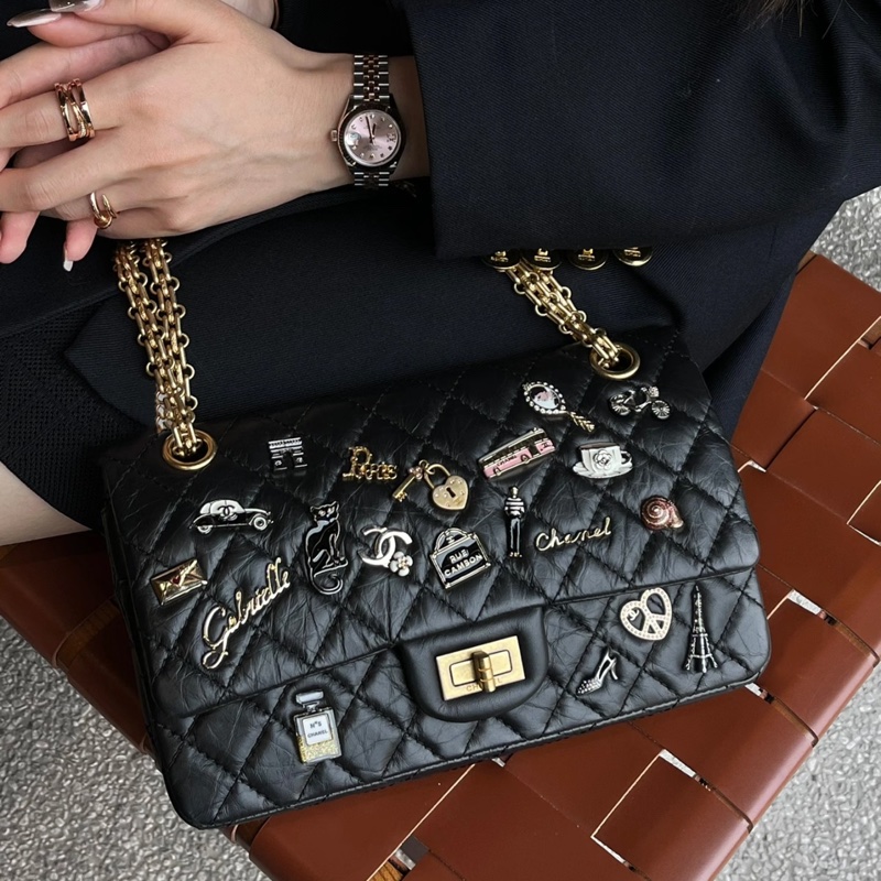 Chanel香奈兒 2.55巴黎鐵塔 貓咪 香水瓶徽章限量款 小號 黑金 尺寸約24×15×8 罕見款 經典收藏款-0