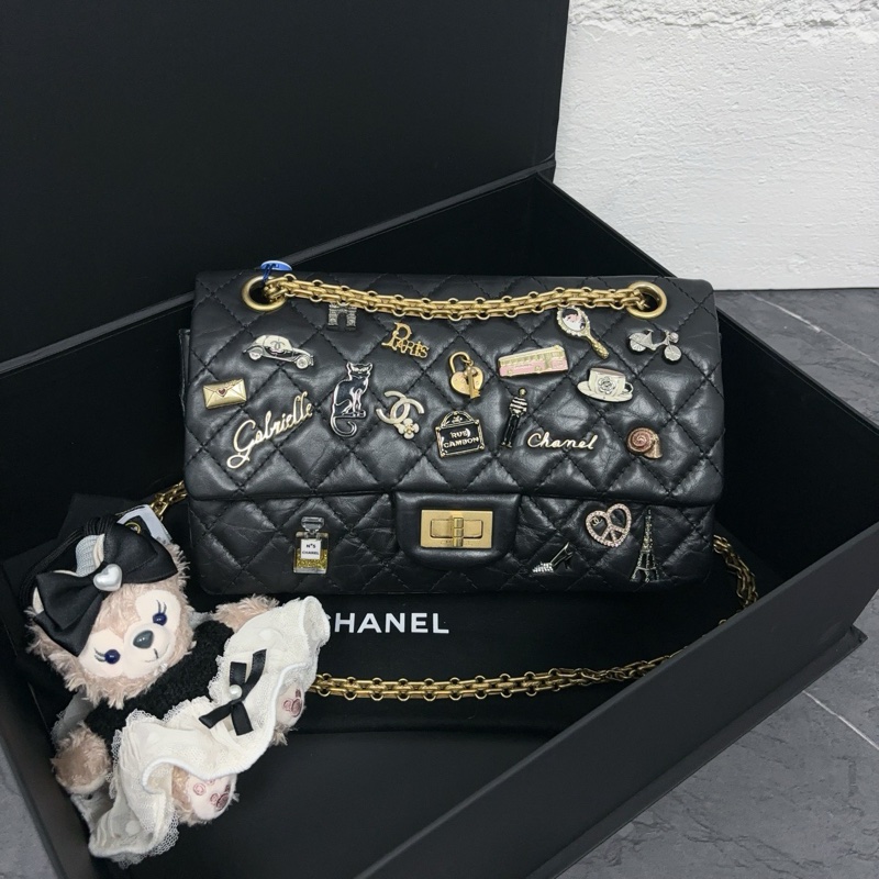Chanel香奈兒 2.55巴黎鐵塔 貓咪 香水瓶徽章限量款 小號 黑金 尺寸約24×15×8 罕見款 經典收藏款-1