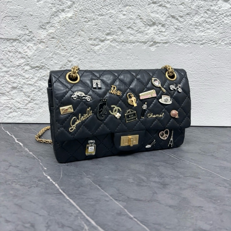 Chanel香奈兒 2.55巴黎鐵塔 貓咪 香水瓶徽章限量款 小號 黑金 尺寸約24×15×8 罕見款 經典收藏款-3