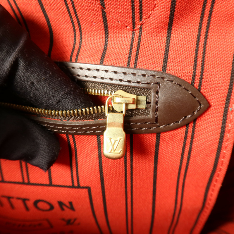 LOUIS VUITTON Damier Neverfull MM金扣手挽袋-7