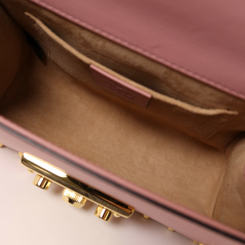 GUCCI 牛皮皮革Padlock Pearl Bag金扣鏈帶肩背袋-4