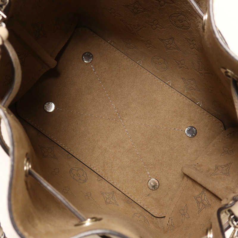 LOUIS VUITTON Mahina Bella銀扣鏈帶肩背袋-4