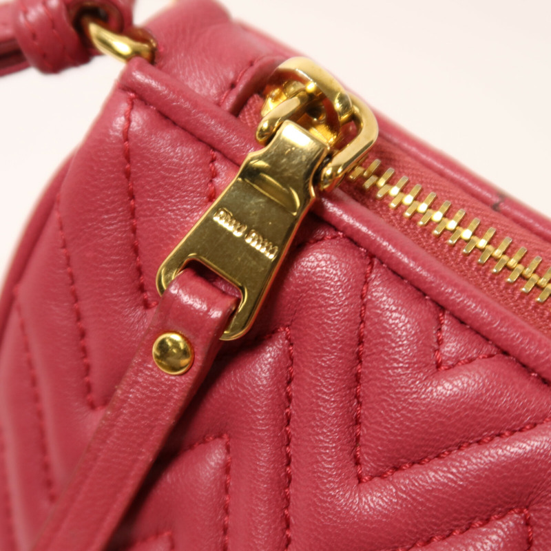 Miu Miu 羊皮皮革Pouch金扣手拿包-7