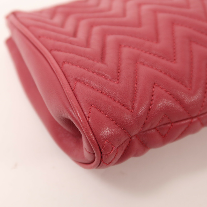 Miu Miu 羊皮皮革Pouch金扣手拿包-11