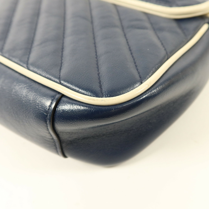 GUCCI 牛皮皮革GG Marmont Medium銀扣鏈帶肩背袋-14