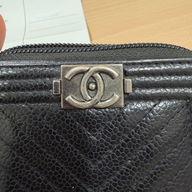 CHANEL 經典菱格紋BOY牛皮銀扣雙C拉鍊短夾皮夾零錢包-19