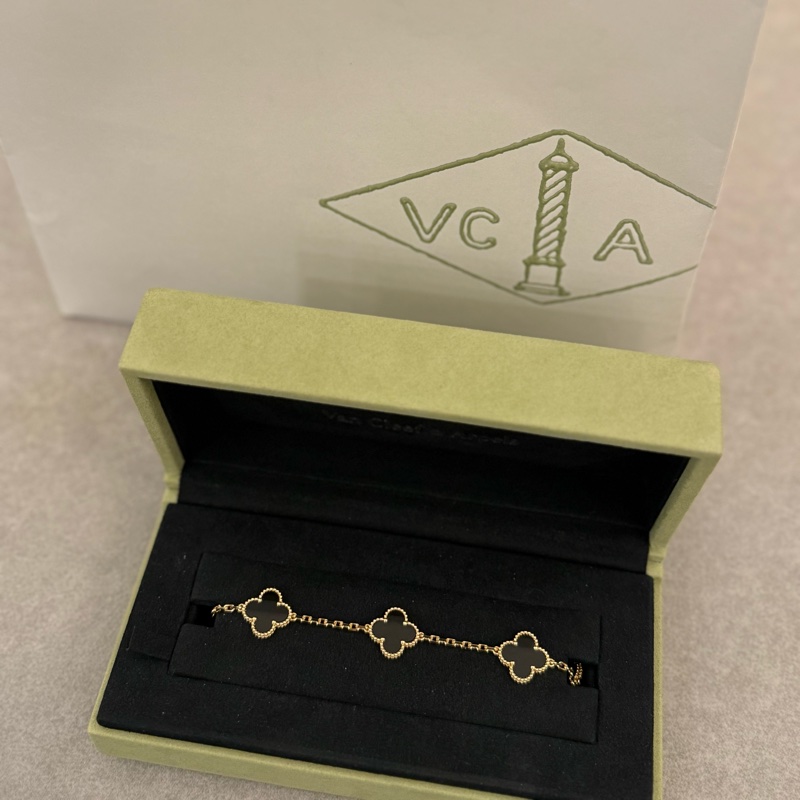 (專櫃剛抱出全新僅試戴)Van Cleef&Arpels梵克雅寶vca黑五花手練-4
