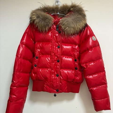 Moncler 羽絨外套 正紅色
