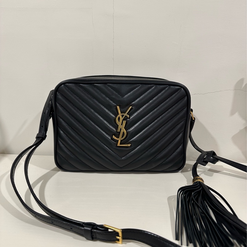 YSL 聖羅蘭-仿舊山形紋流蘇斜背包/相機包(黑金）-5