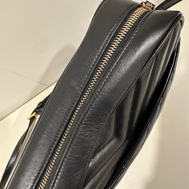 YSL 聖羅蘭-仿舊山形紋流蘇斜背包/相機包(黑金）-20