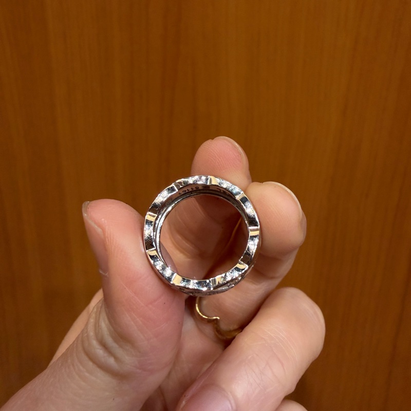 Chanel 750白K金菱格紋點鑽Coco crush戒指-6