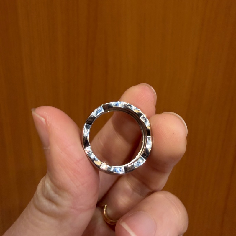 Chanel 750白K金菱格紋點鑽Coco crush戒指-7