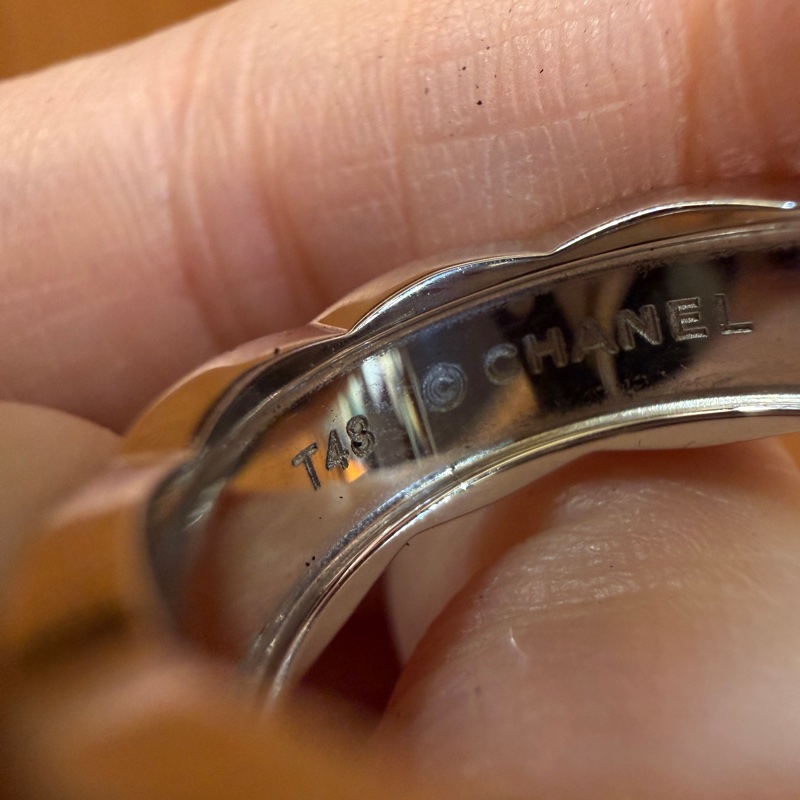 Chanel 750白K金菱格紋點鑽Coco crush戒指-9