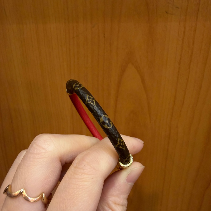 LV 原花拼紅牛皮Daily Confidential手環M8277F-3