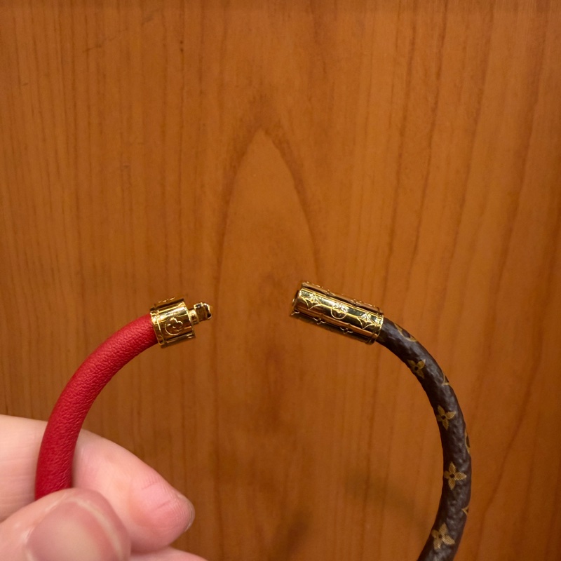 LV 原花拼紅牛皮Daily Confidential手環M8277F-7