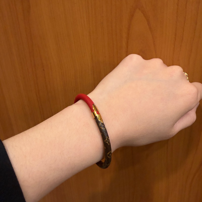 LV 原花拼紅牛皮Daily Confidential手環M8277F-11