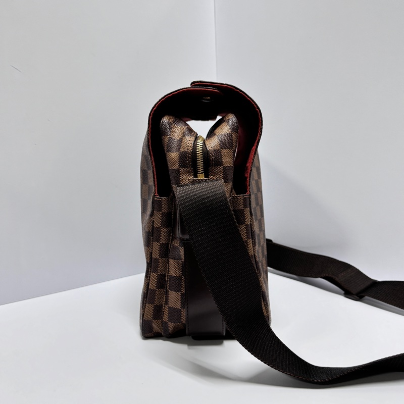 【極新🎁】 LV Damier 經典棋盤格 多夾層斜背包 （專櫃10.3萬）-7