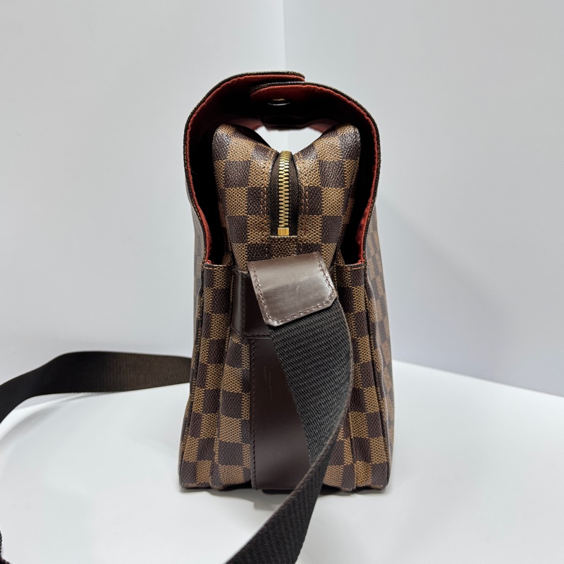 【極新🎁】 LV Damier 經典棋盤格 多夾層斜背包 （專櫃10.3萬）-8