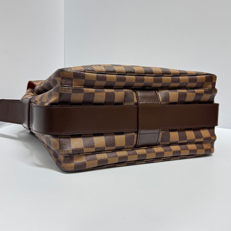 【極新🎁】 LV Damier 經典棋盤格 多夾層斜背包 （專櫃10.3萬）-11