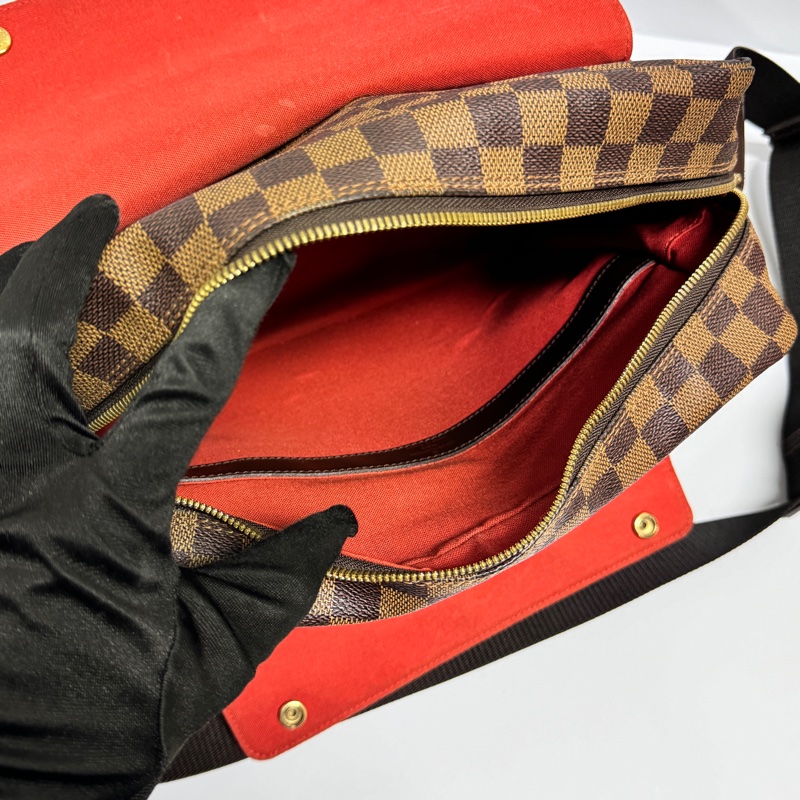 【極新🎁】 LV Damier 經典棋盤格 多夾層斜背包 （專櫃10.3萬）-18