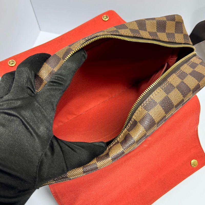 【極新🎁】 LV Damier 經典棋盤格 多夾層斜背包 （專櫃10.3萬）-19