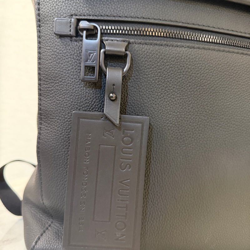 LV 黑牛皮黑釦Flap手提後背包M21367-1