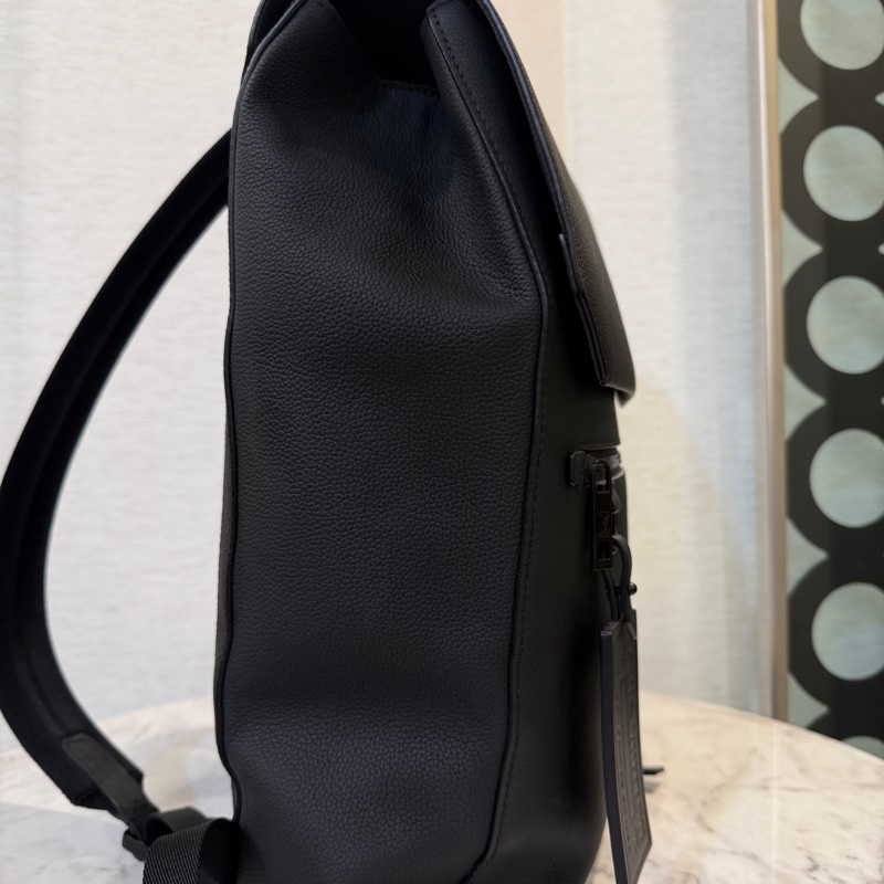 LV 黑牛皮黑釦Flap手提後背包M21367-5