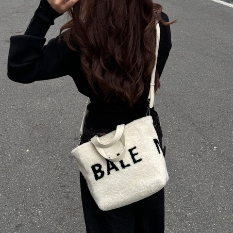 【全新品🎁】 Balenciaga 巴黎世家 毛毛限定款 斜背包（專櫃97,600）