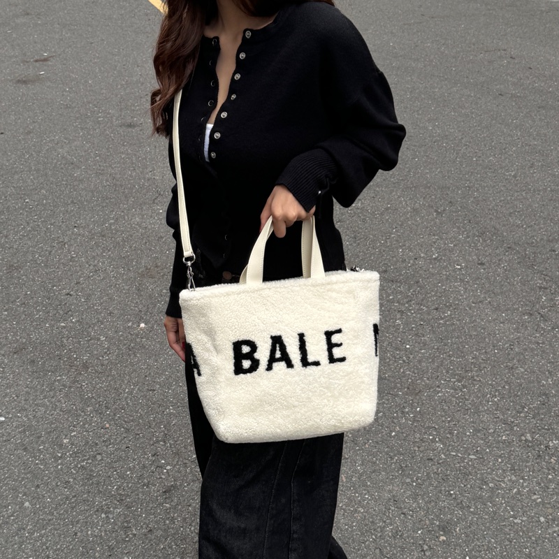 【全新品🎁】 Balenciaga 巴黎世家 毛毛限定款 斜背包（專櫃97,600）-4