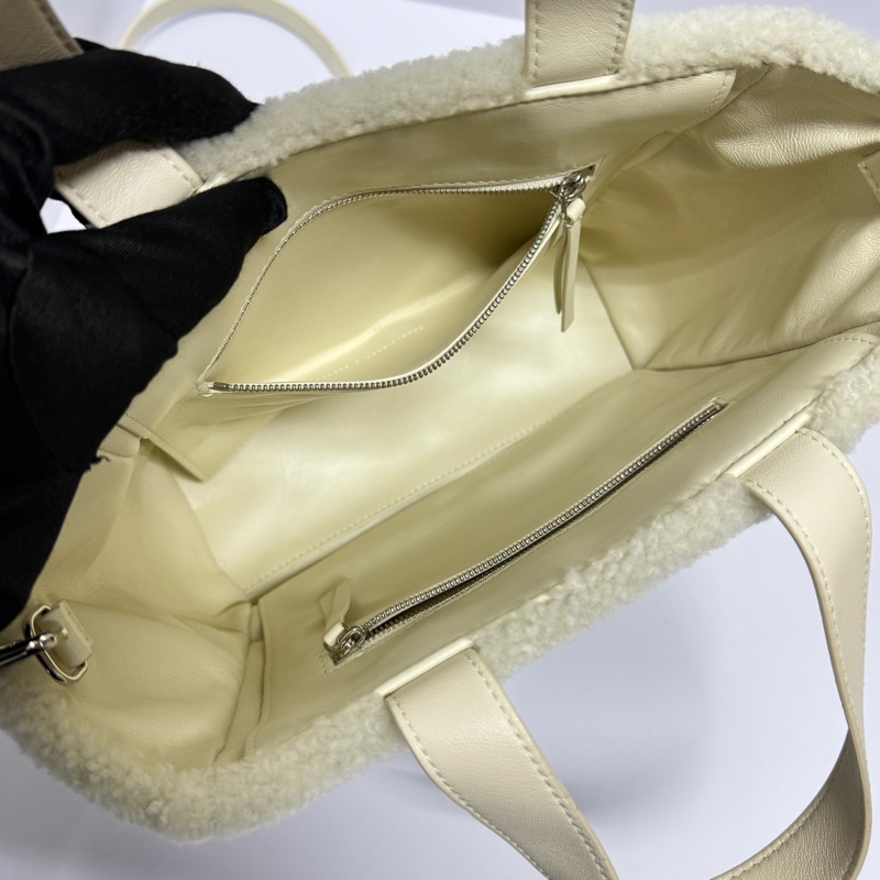 【全新品🎁】 Balenciaga 巴黎世家 毛毛限定款 斜背包（專櫃97,600）-16