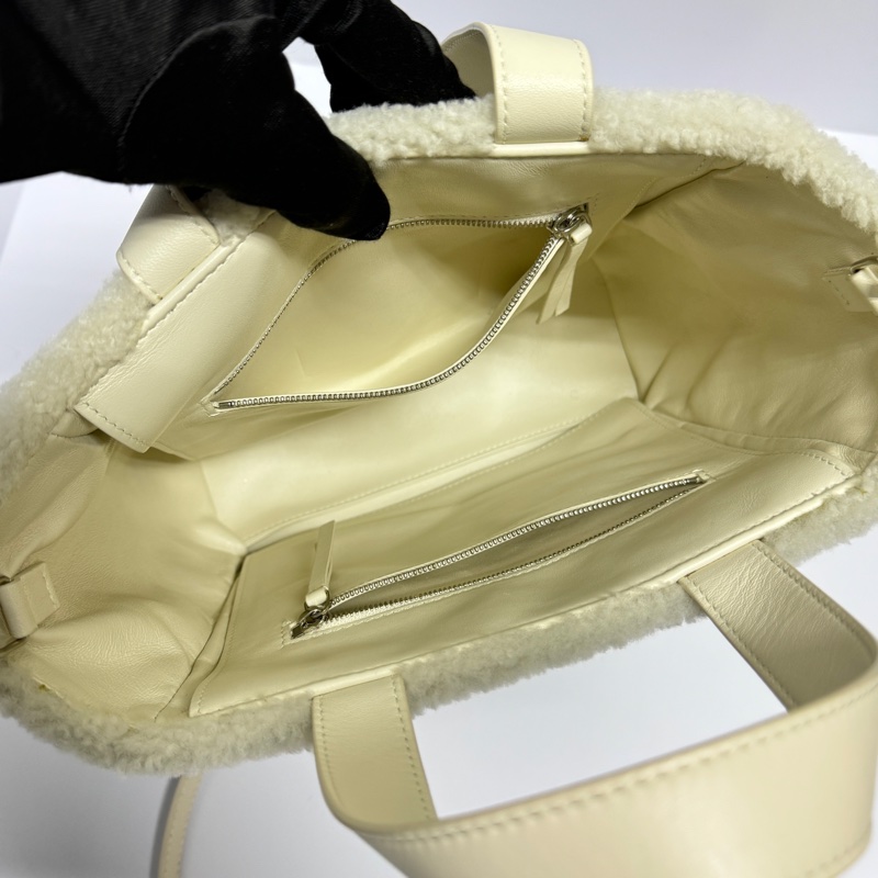 【全新品🎁】 Balenciaga 巴黎世家 毛毛限定款 斜背包（專櫃97,600）-17