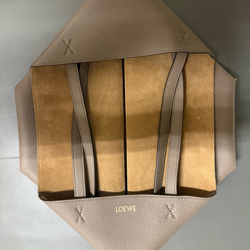 LOEWE 的 Puzzle Fold Tote 系列-1