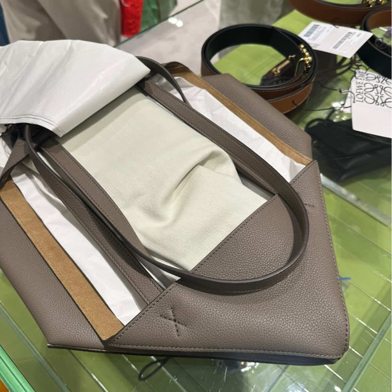 LOEWE 的 Puzzle Fold Tote 系列-3