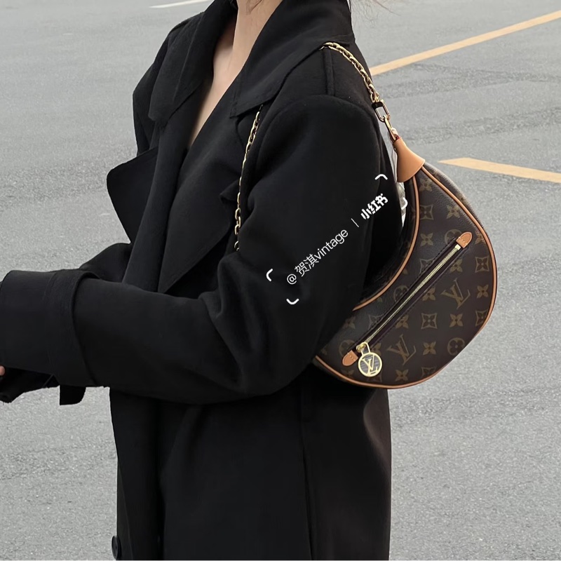 Louis Vuitton LV Loop 月亮包 Monogram 老花鏈條腋下包 棕色 M81098-0