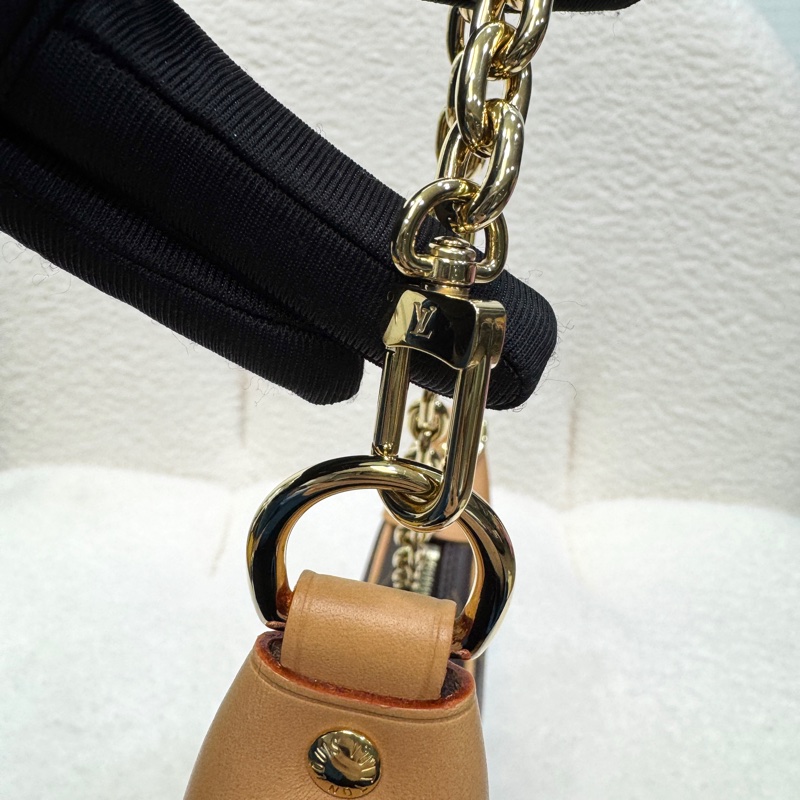 Louis Vuitton LV Loop 月亮包 Monogram 老花鏈條腋下包 棕色 M81098-22
