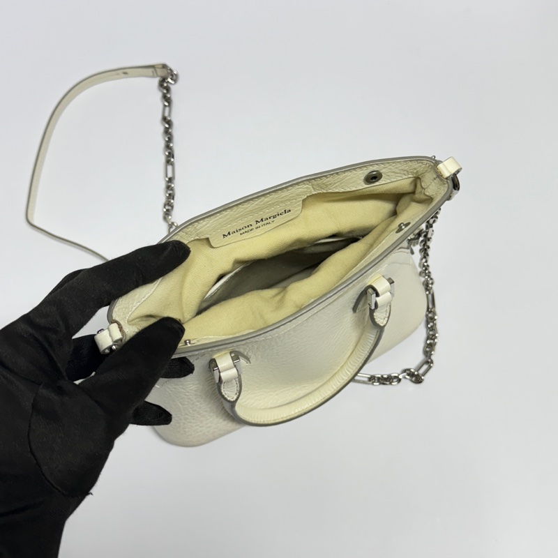 【極新🎁 明星同款】 MaisonMargiela 馬吉拉 5AC 經典純白色 斜背包(專櫃78,000)-18