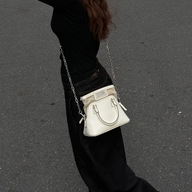 【極新🎁 明星同款】 MaisonMargiela 馬吉拉 5AC 經典純白色 斜背包(專櫃78,000)-26