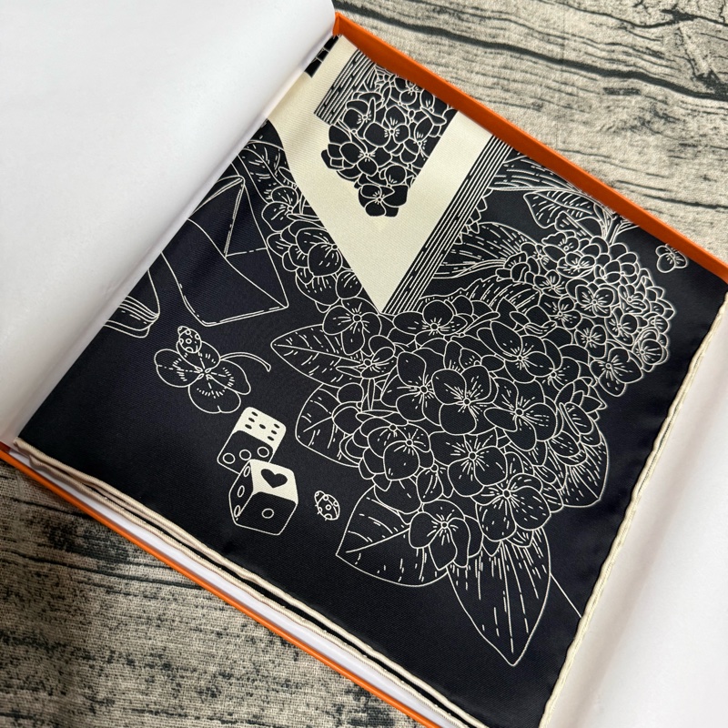 愛馬仕Hermes 2026春夏90絲巾詩意遨遊 黑金版-2