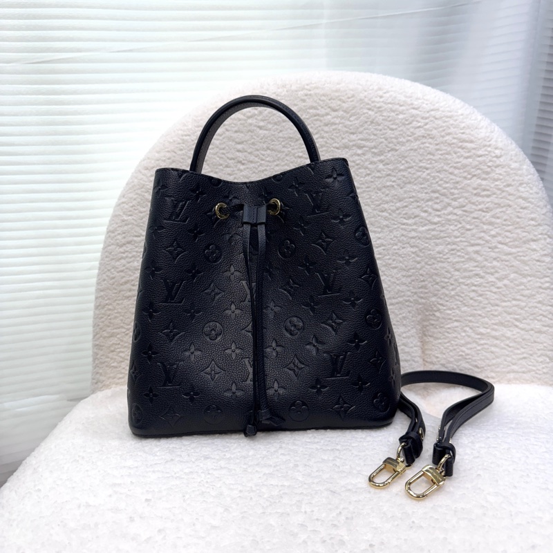 Louis Vuitton LV黑色Monogram Empreinte壓紋牛皮 NeoNoe MM水桶包 經典抽繩肩背包 M45256-3